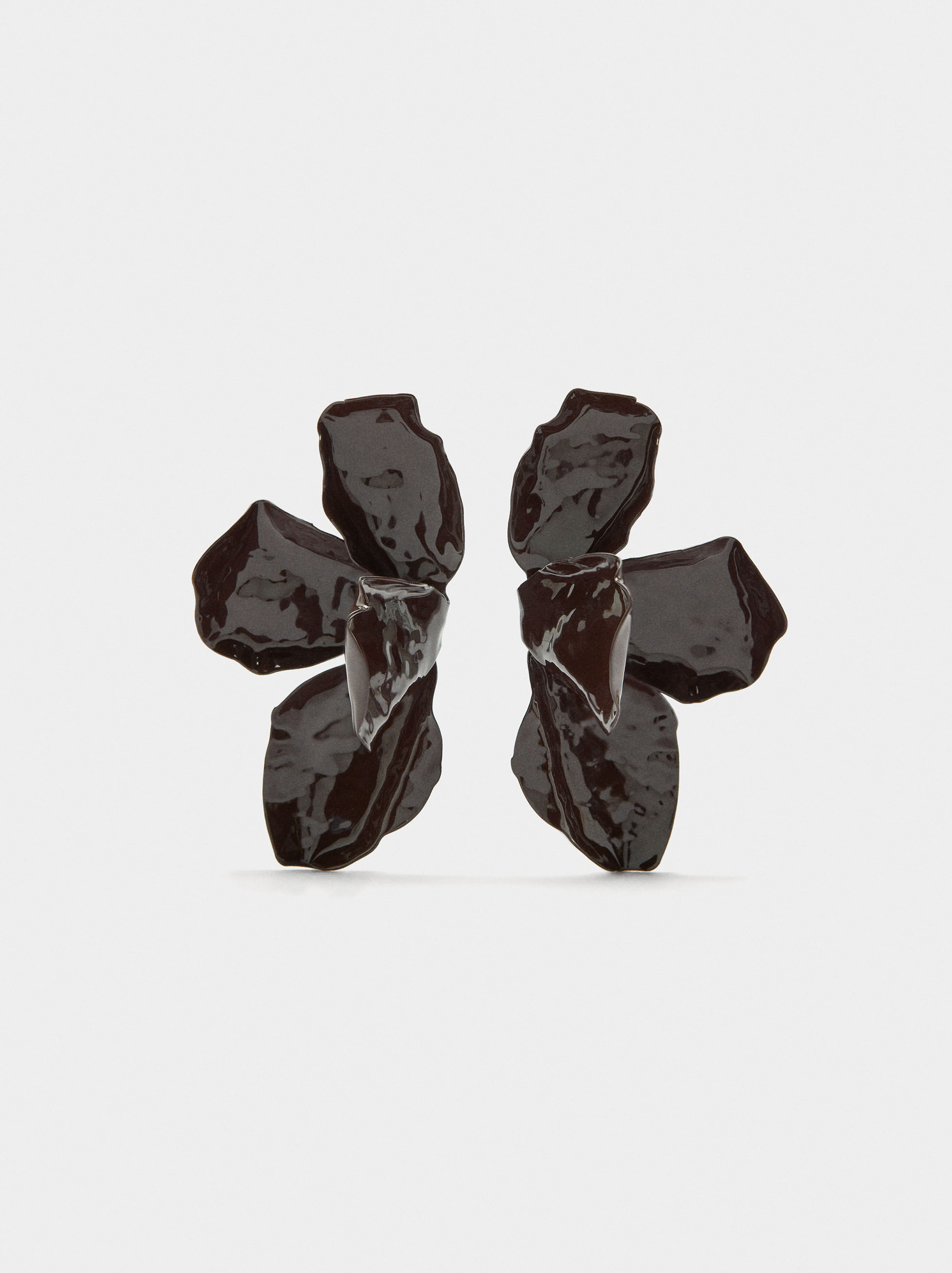 Boucles d'oreilles en forme de demi-fleur relief