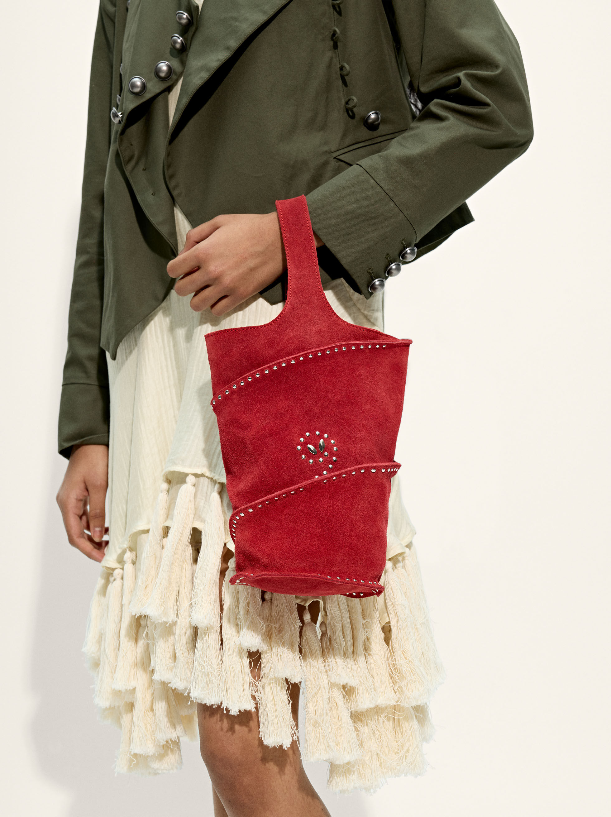 Sac à main cylindrique en cuir avec clous