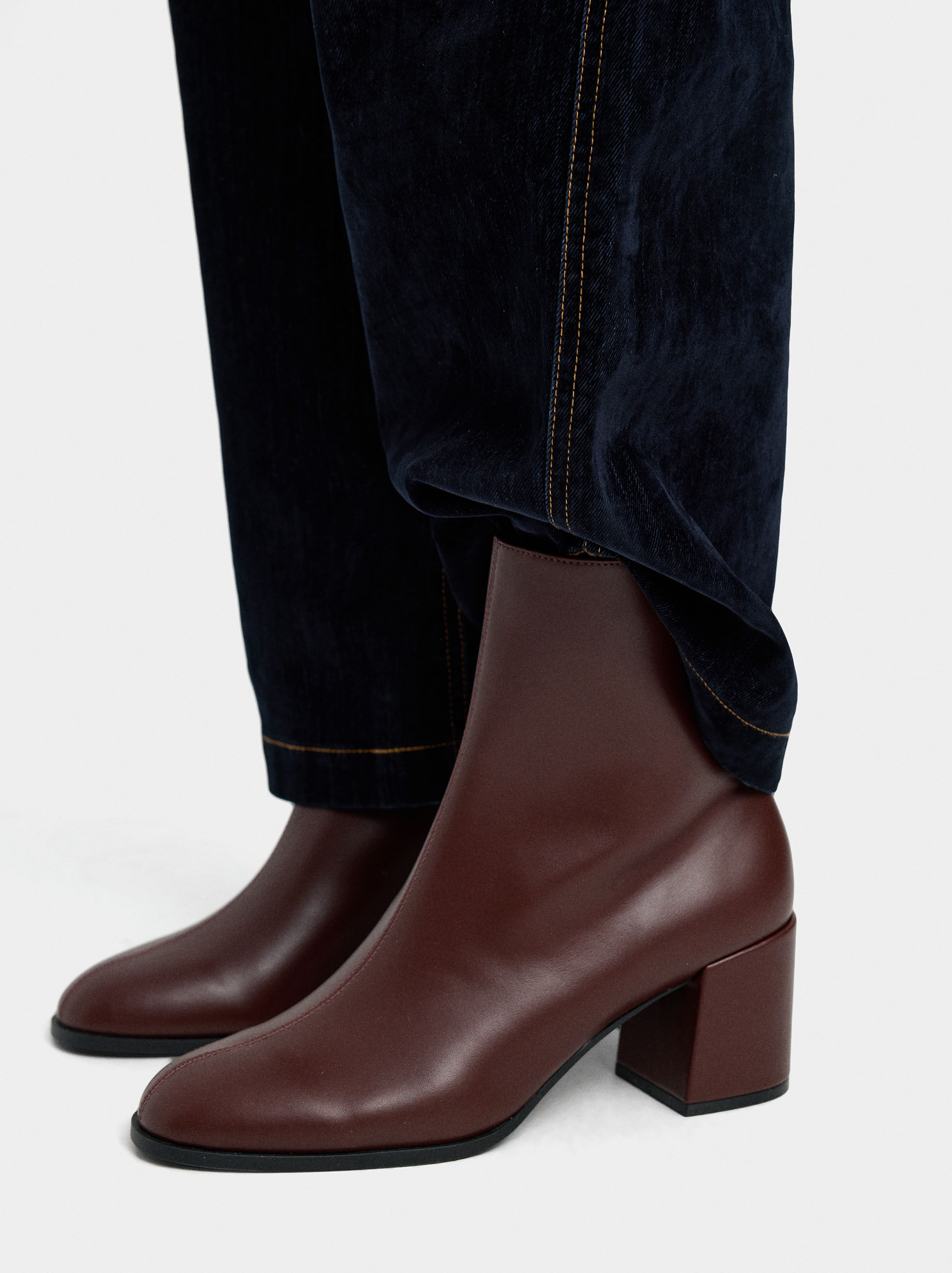 Bottines à talon large avec surpiqûres