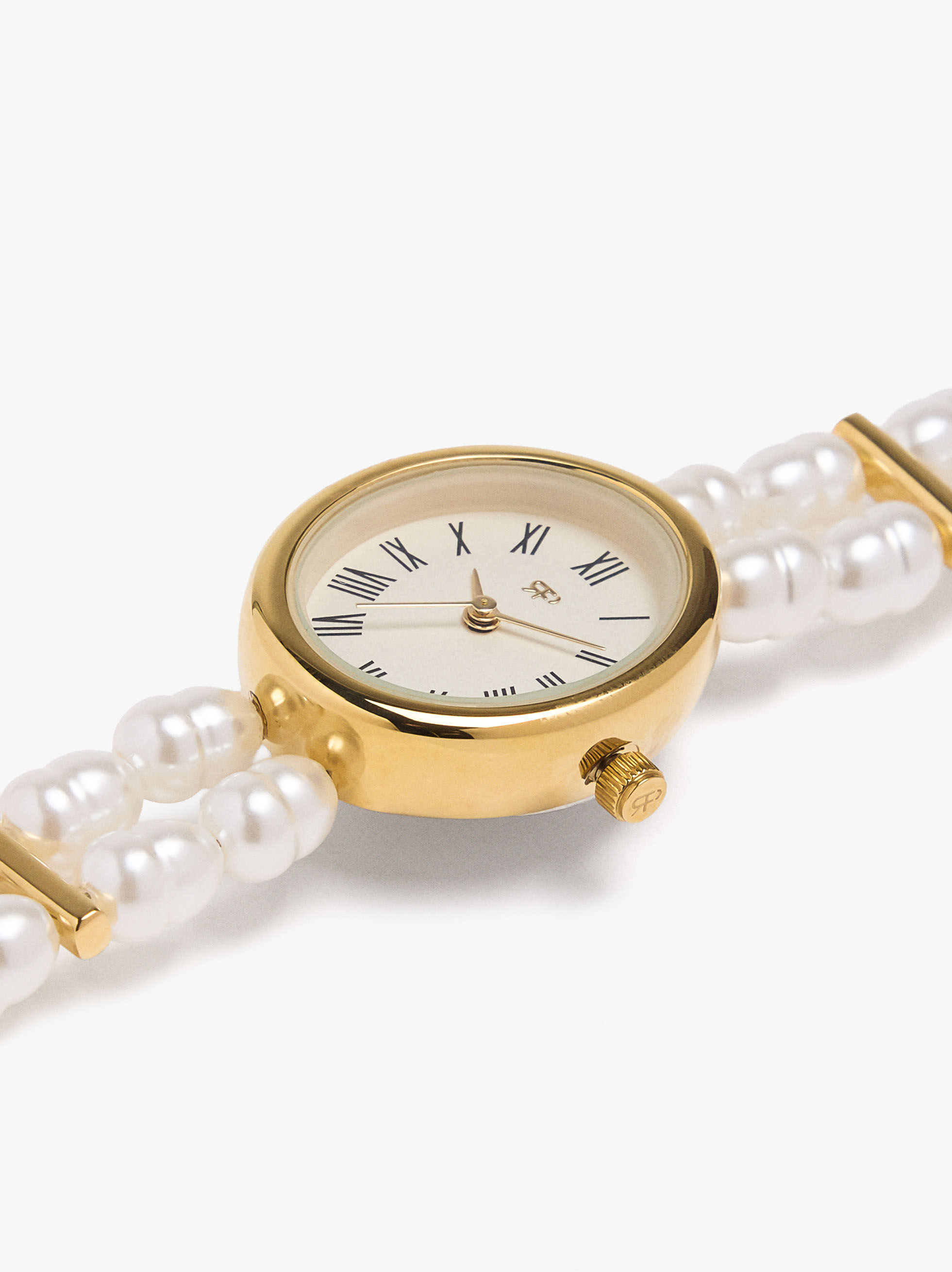 Montre avec multiple bracelets de perles