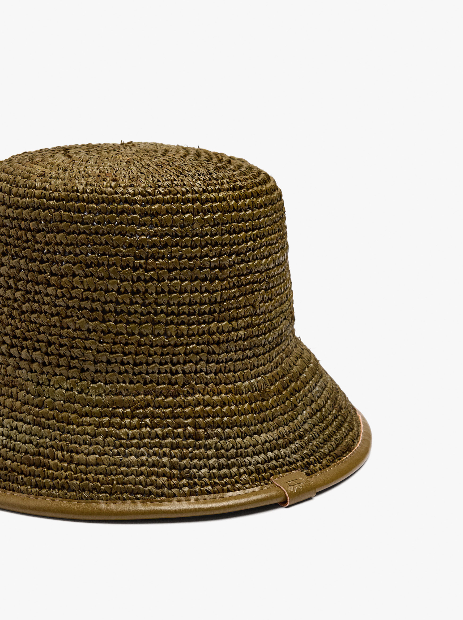 Chapeau bucket en paille