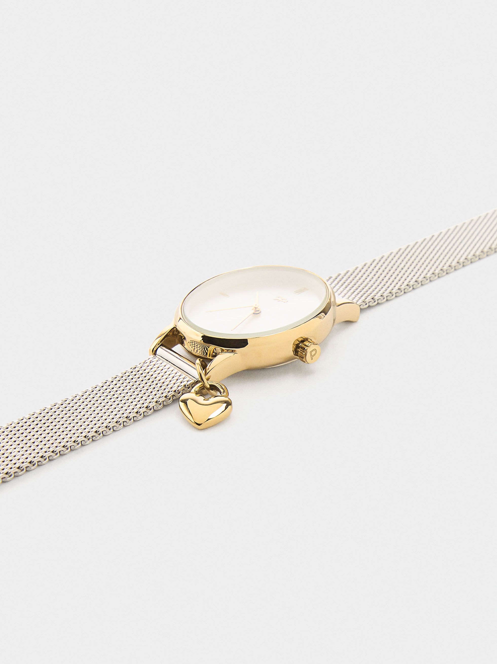 Montre-bracelet en maille métallique avec charm Montre-bracelet en maille métallique avec charm