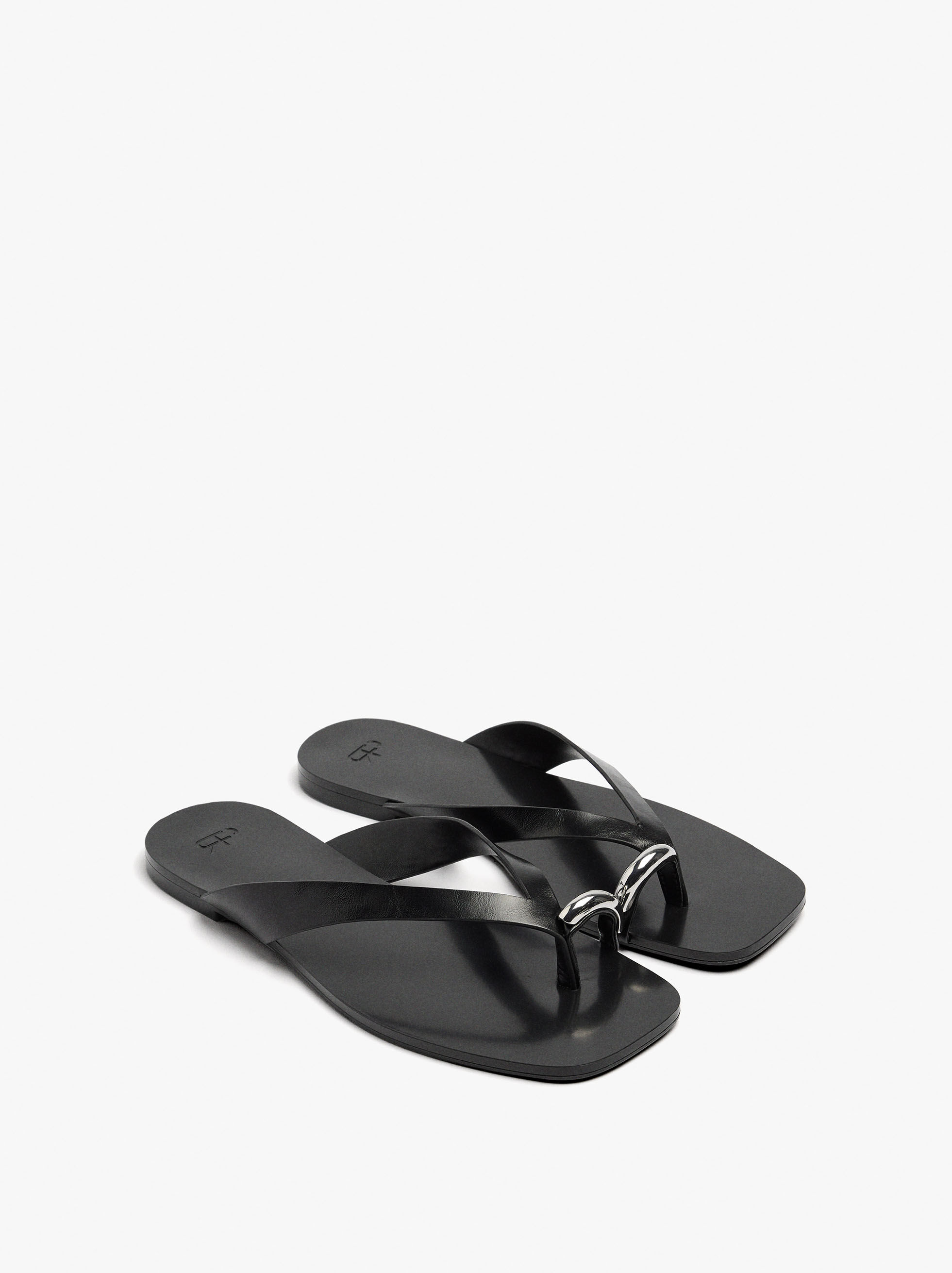 Sandales à brides en cuir avec détail métallique