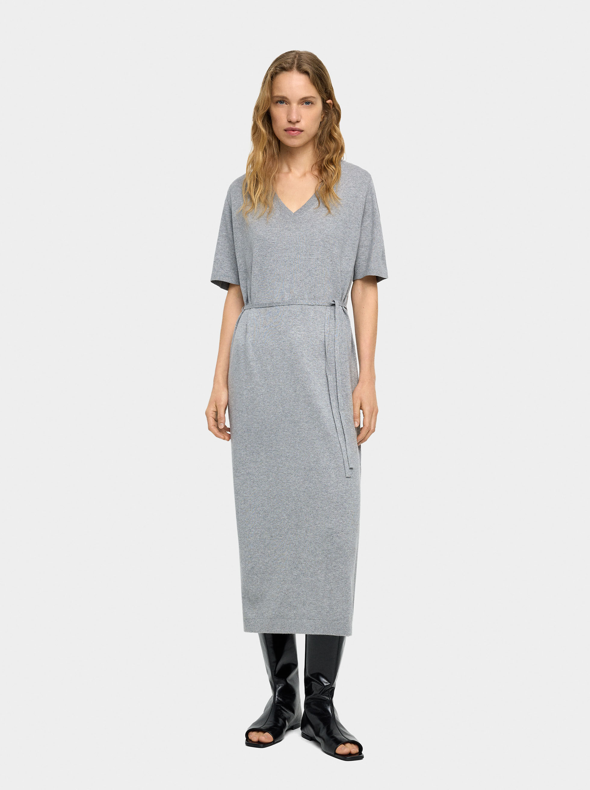 Robe mi-long en maille avec sangle