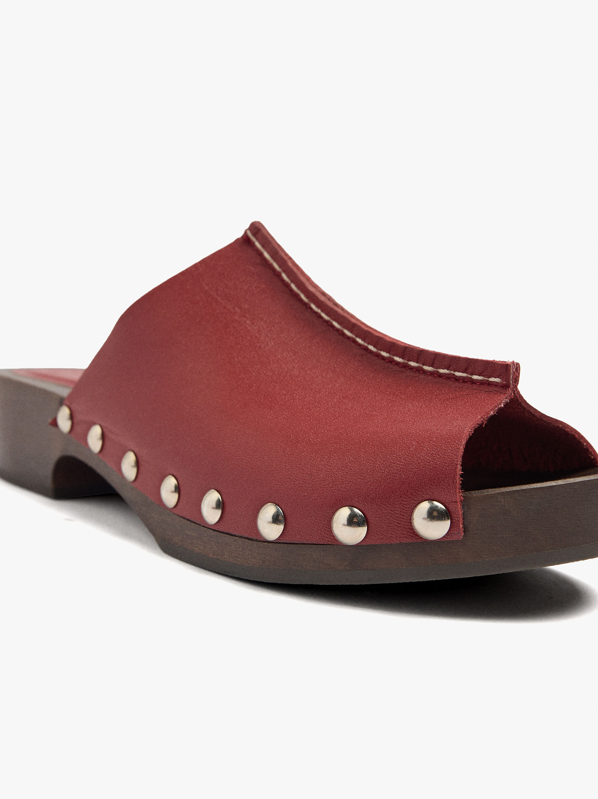 Sandales en cuir style espadrilles à clous