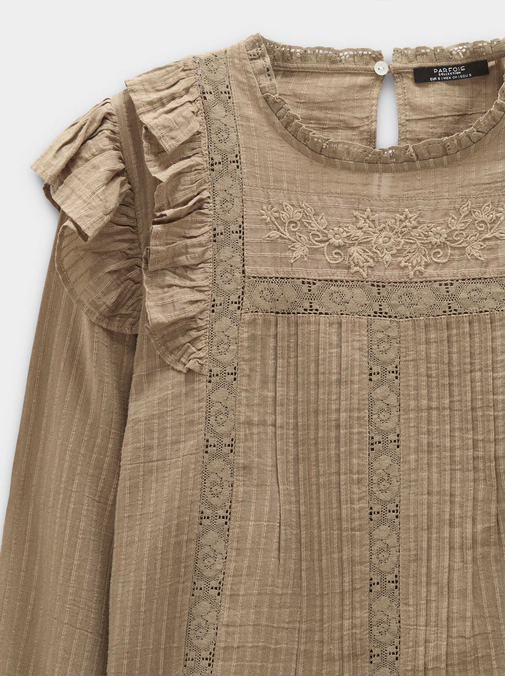 Chemise brodée avec volants