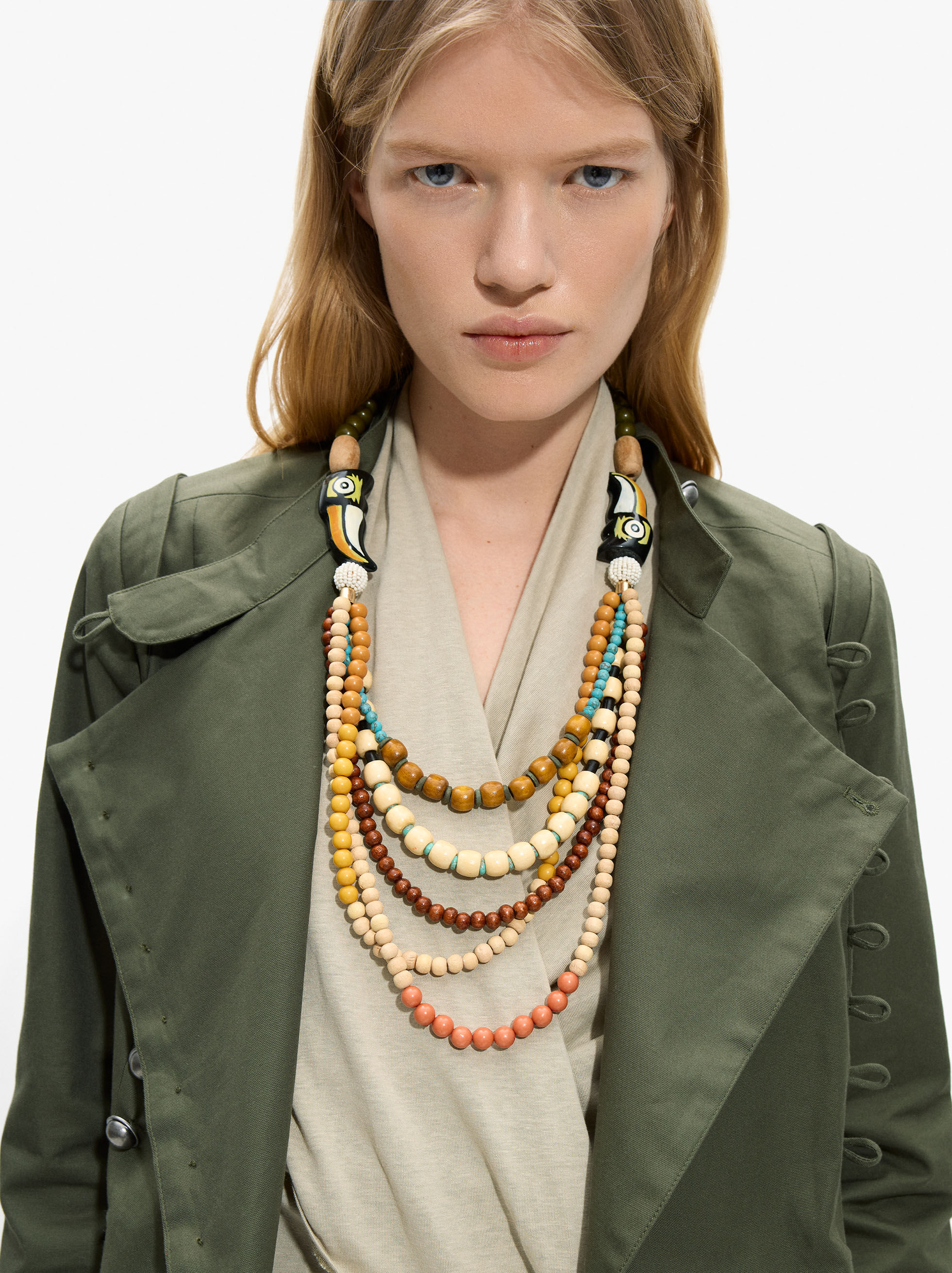 Collier avec perles en bois