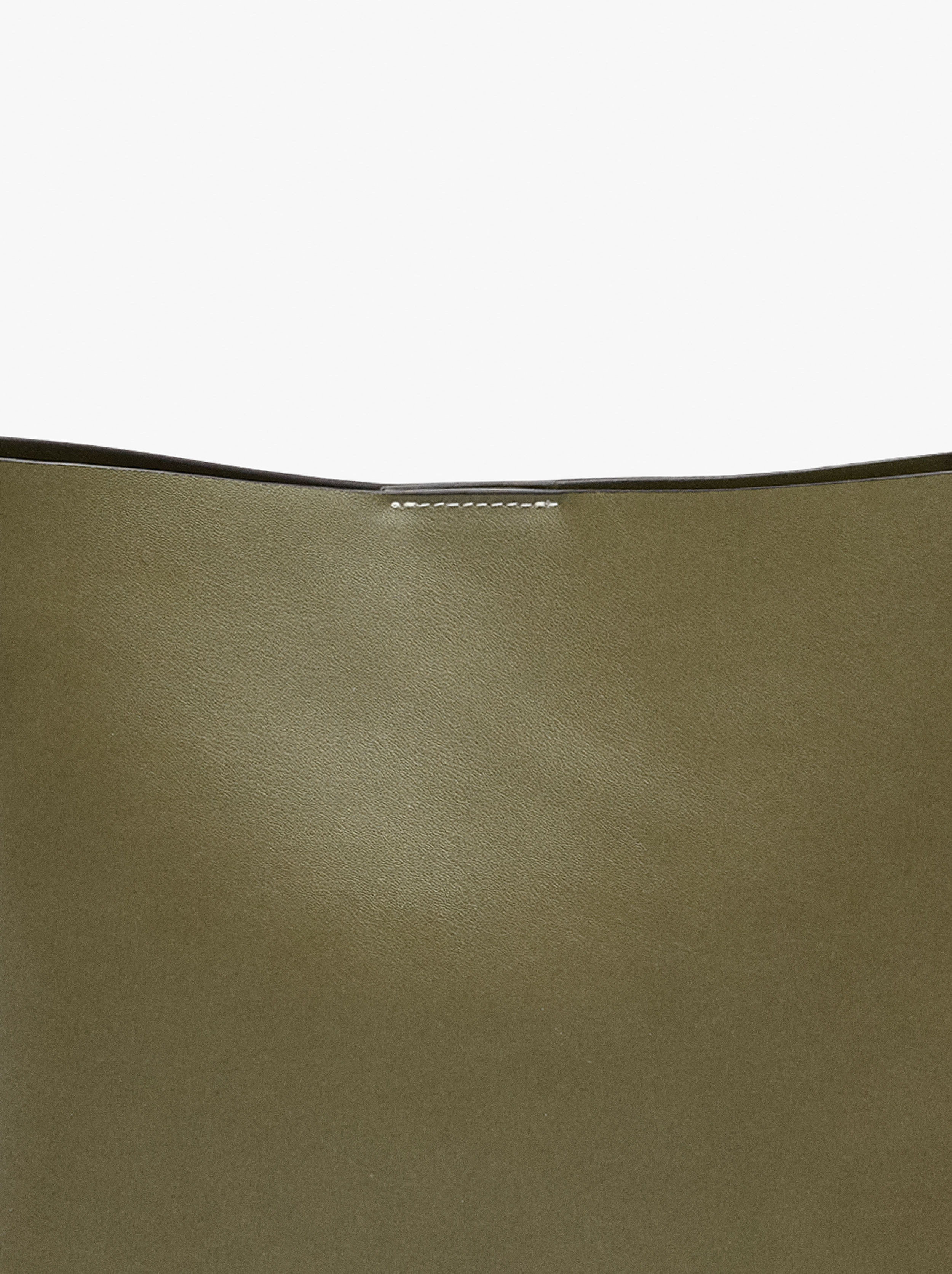 Sac à main lisse avec pochette amovible