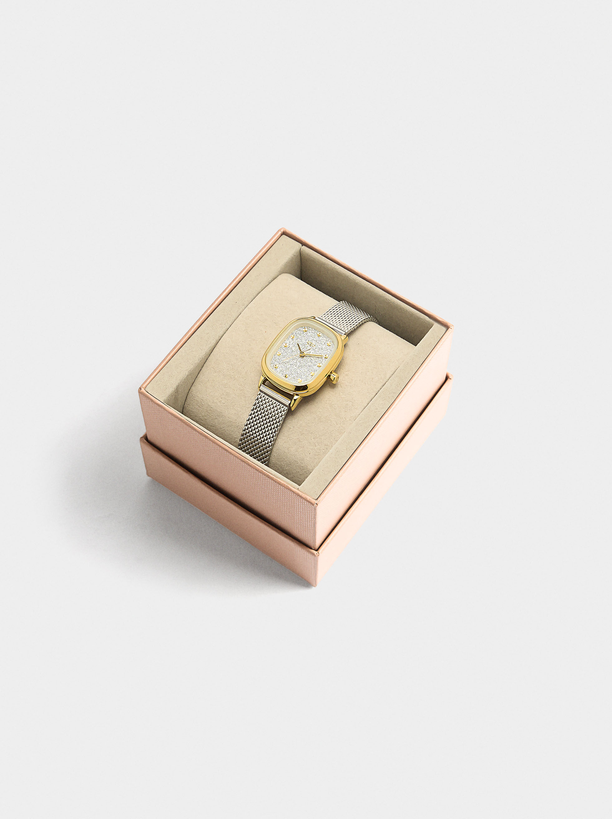 Montre rectangulaire bracelet en maille métallique