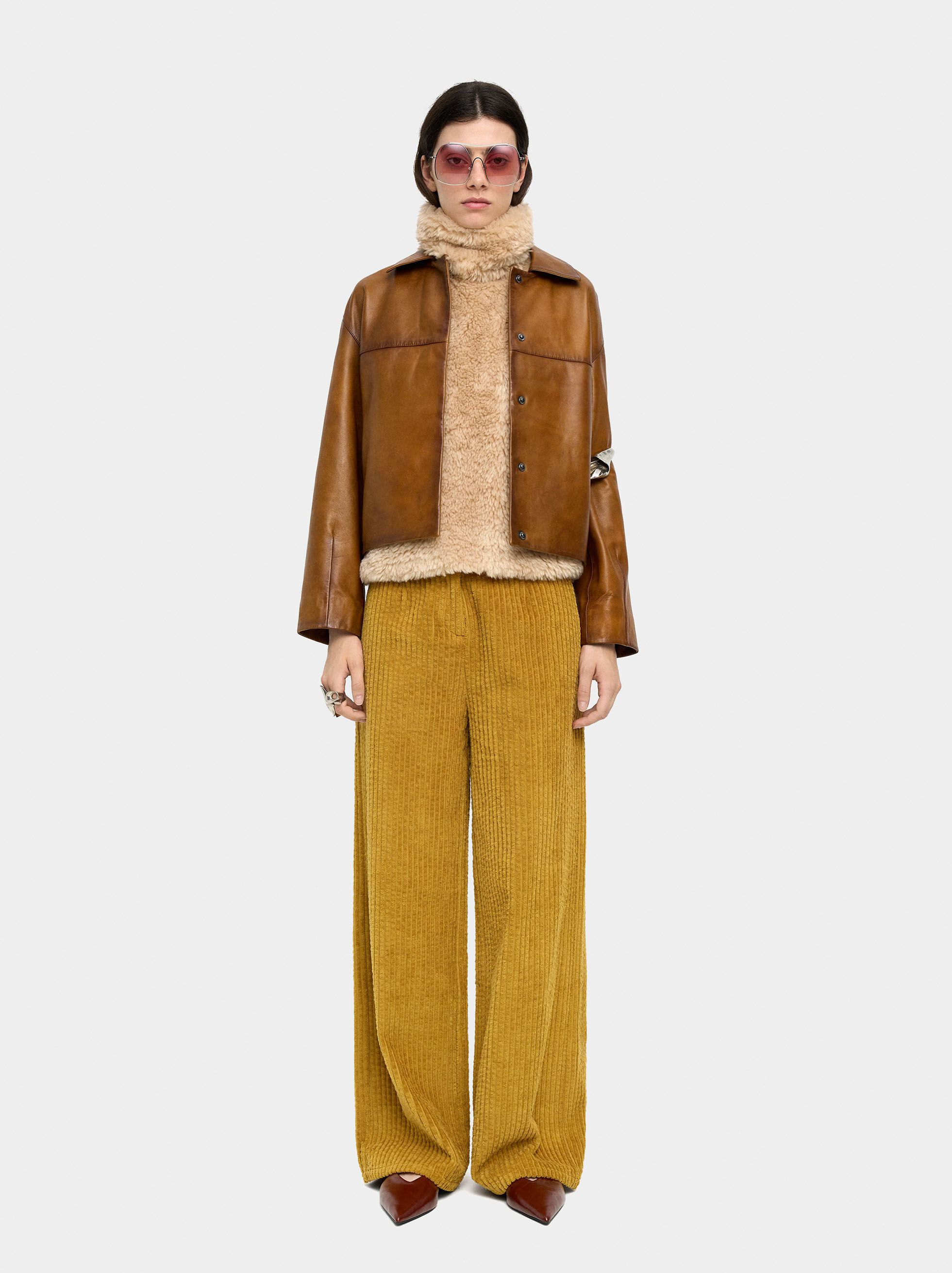 Manteau en fourrure à surpiqués