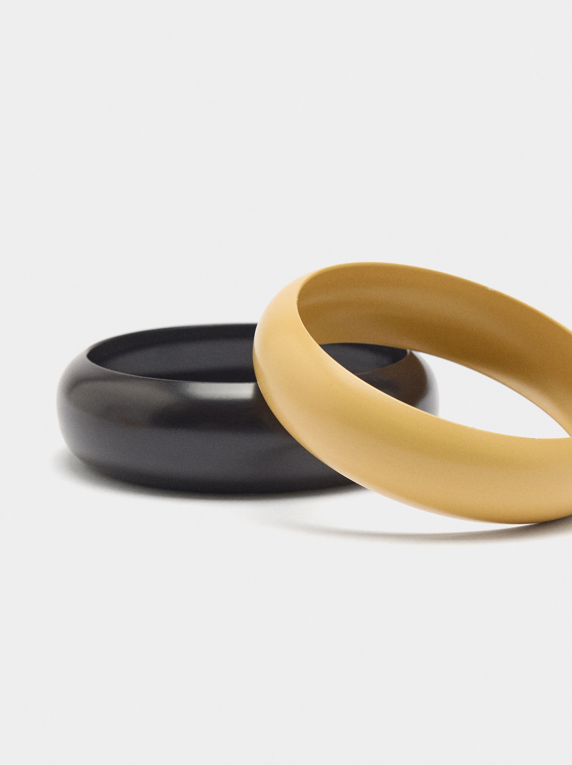 Ensemble de bracelets avec vernis