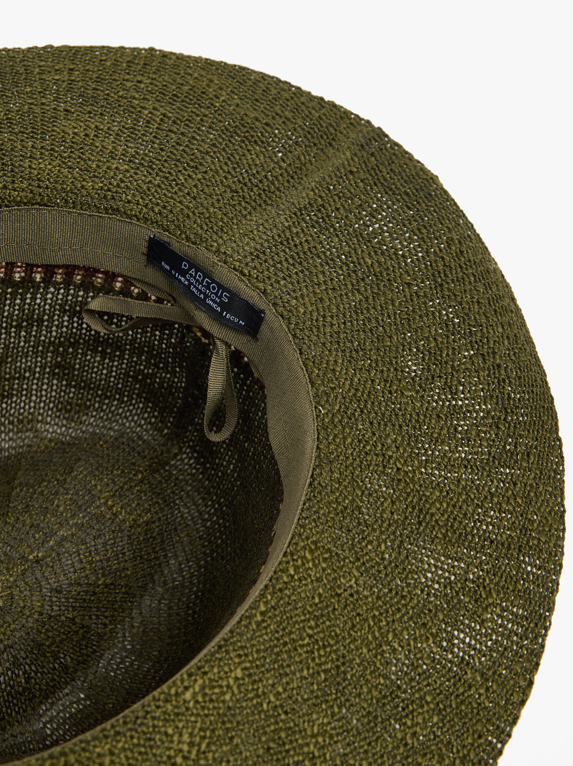 Chapeau en maille à détails bicolores