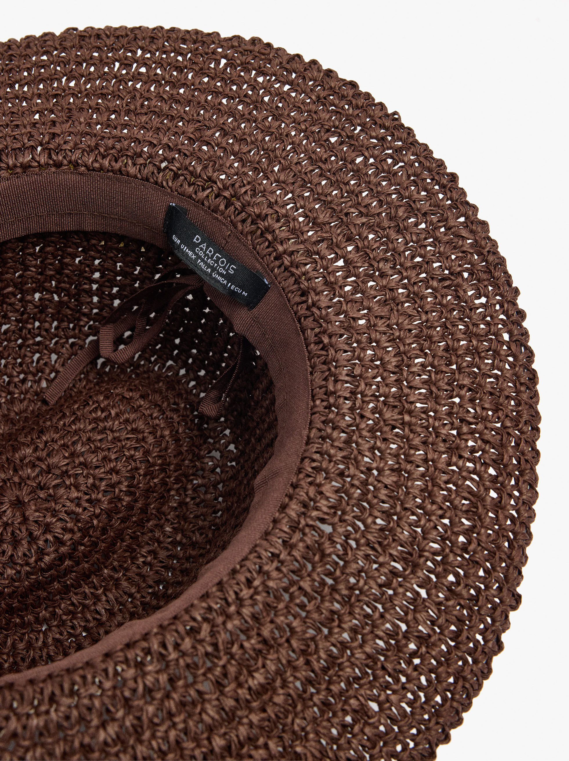 Chapeau effet paille avec bande en tissu