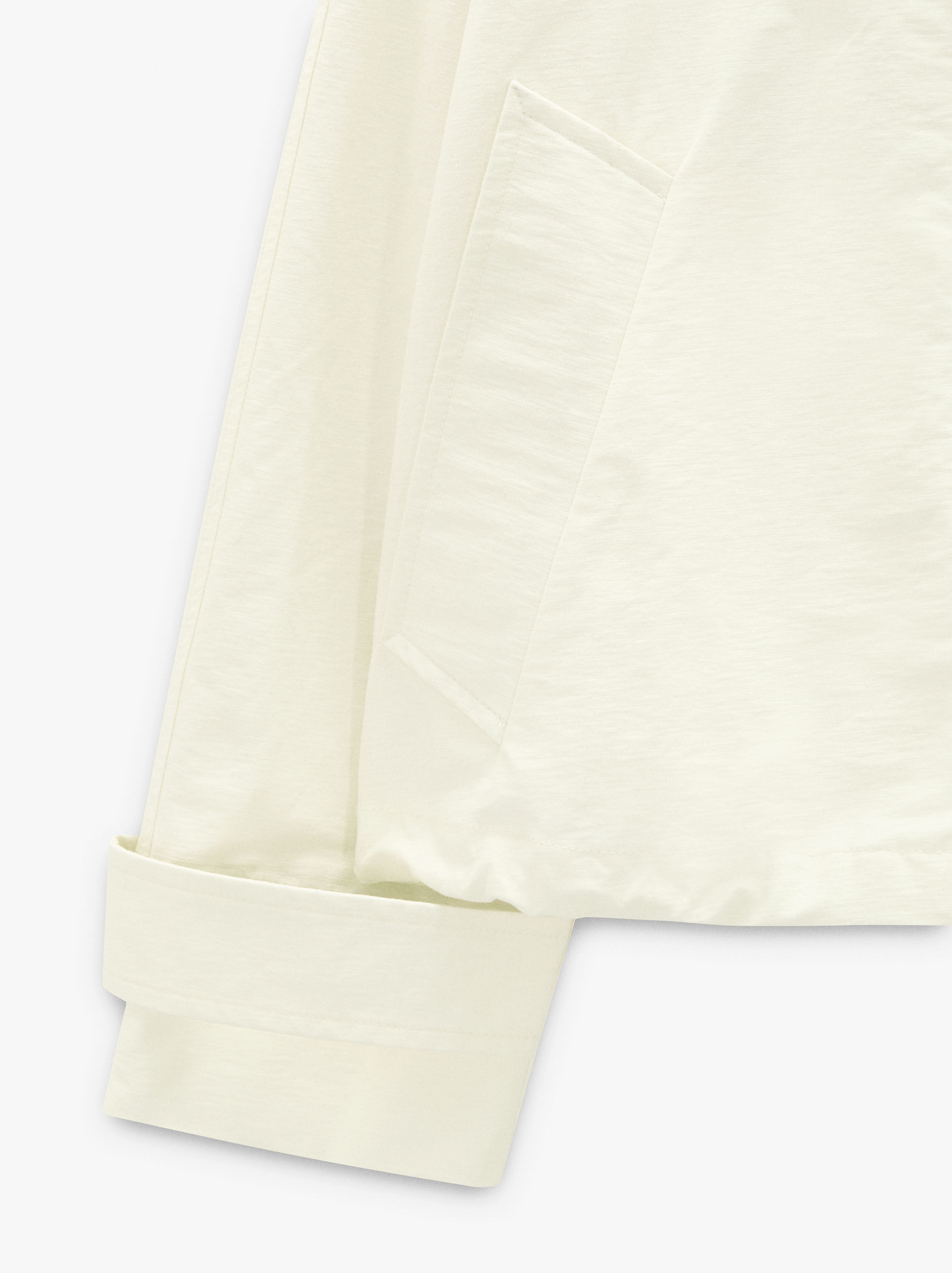Manteau à capuche et col montant