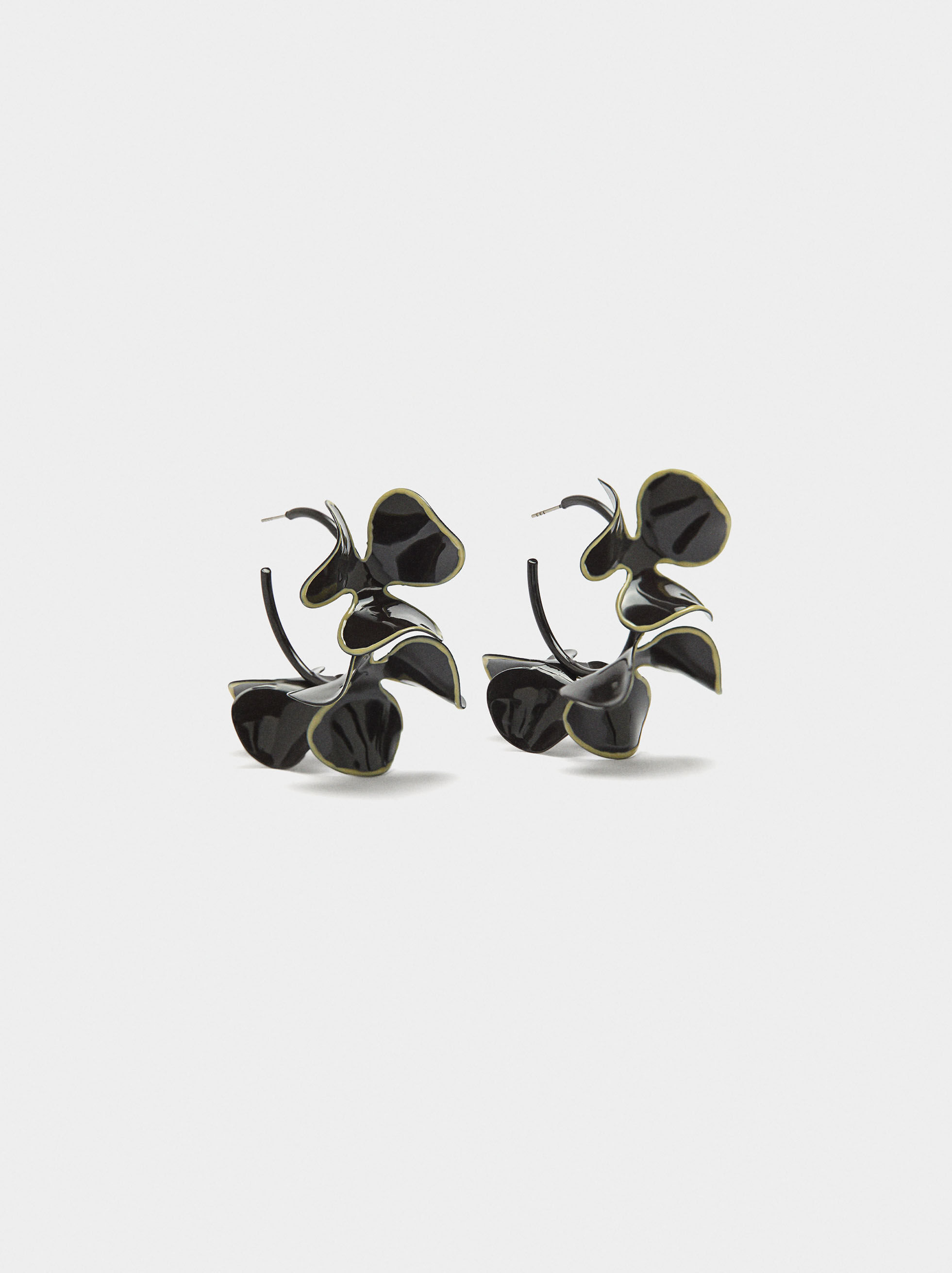 Boucles de couleur avec fleurs émaillées