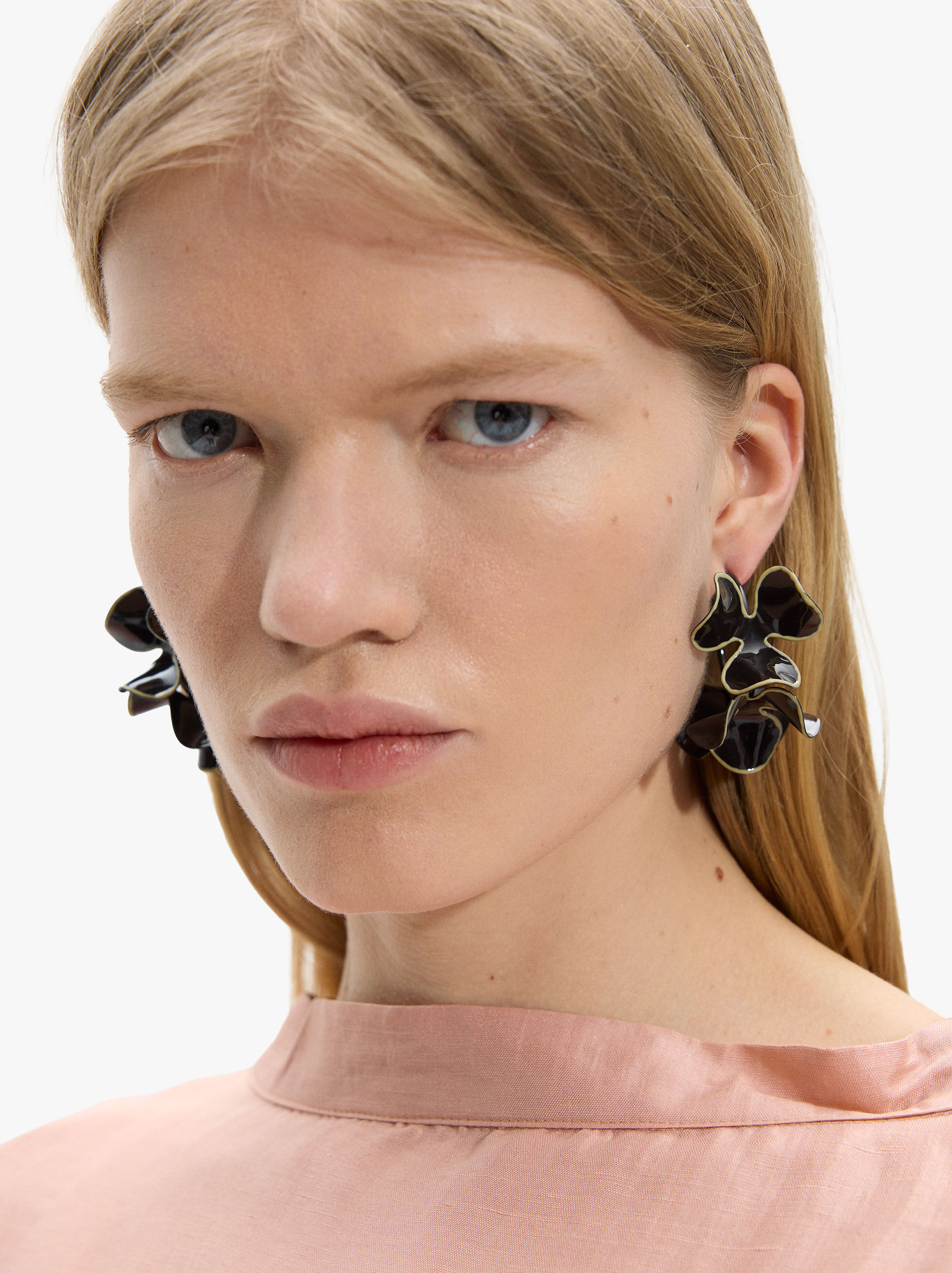 Boucles de couleur avec fleurs émaillées