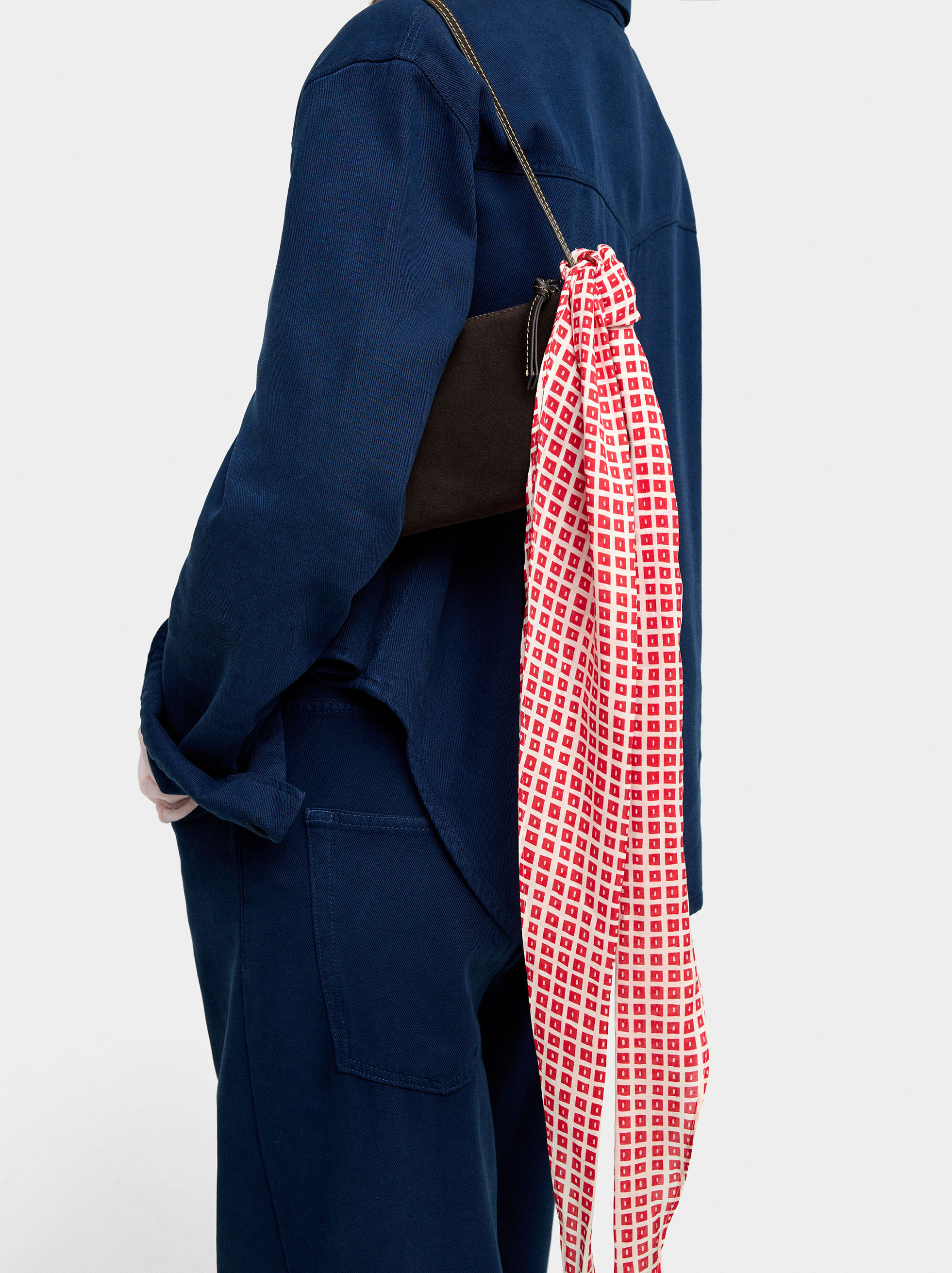 Foulard triangulaire imprimé avec des perles