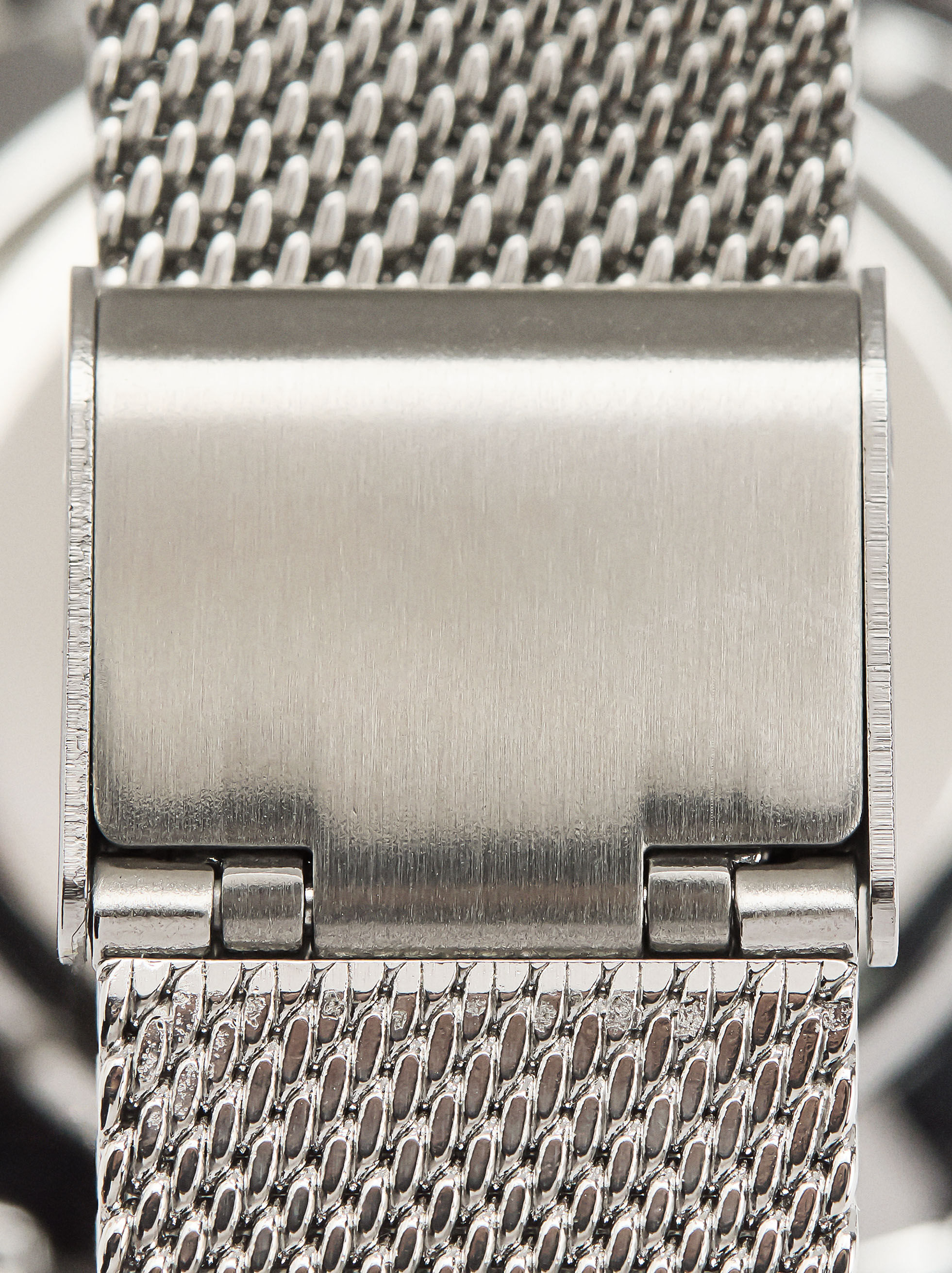 Montre bicouleur avec bracelet en maille métallique inoxydable