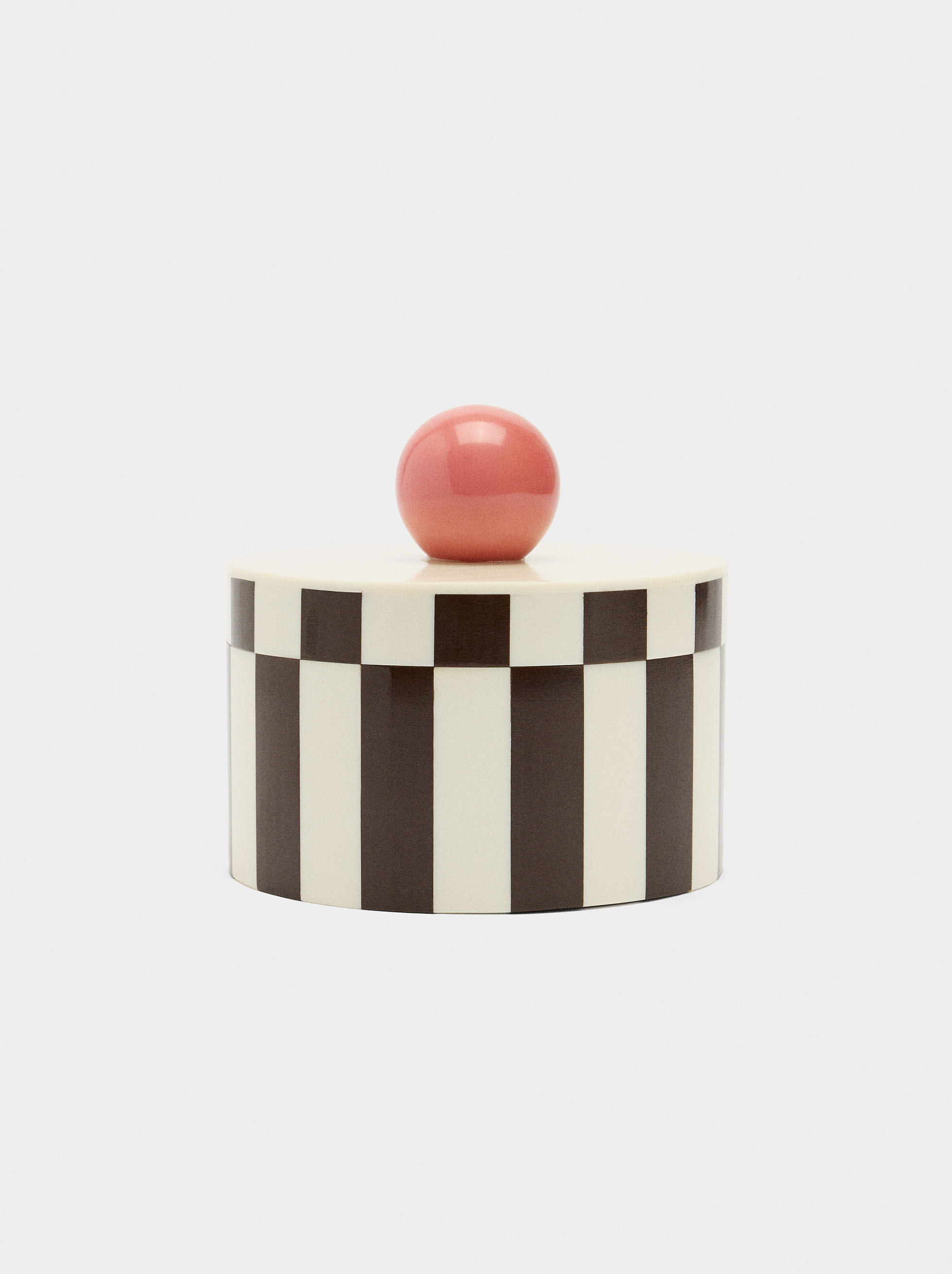 Boîte à bijoux rayée avec sphère