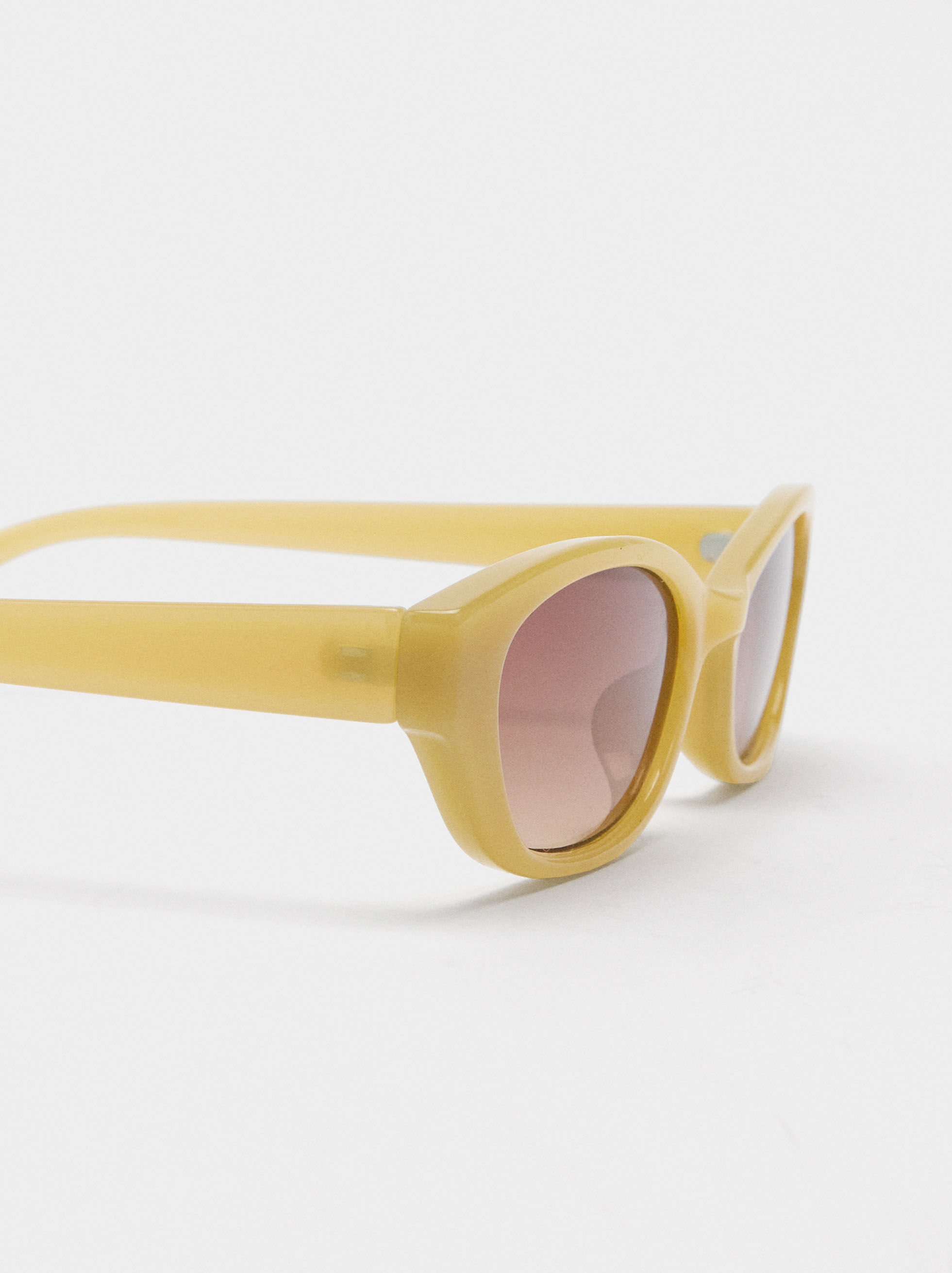 Lunettes de sole allongées