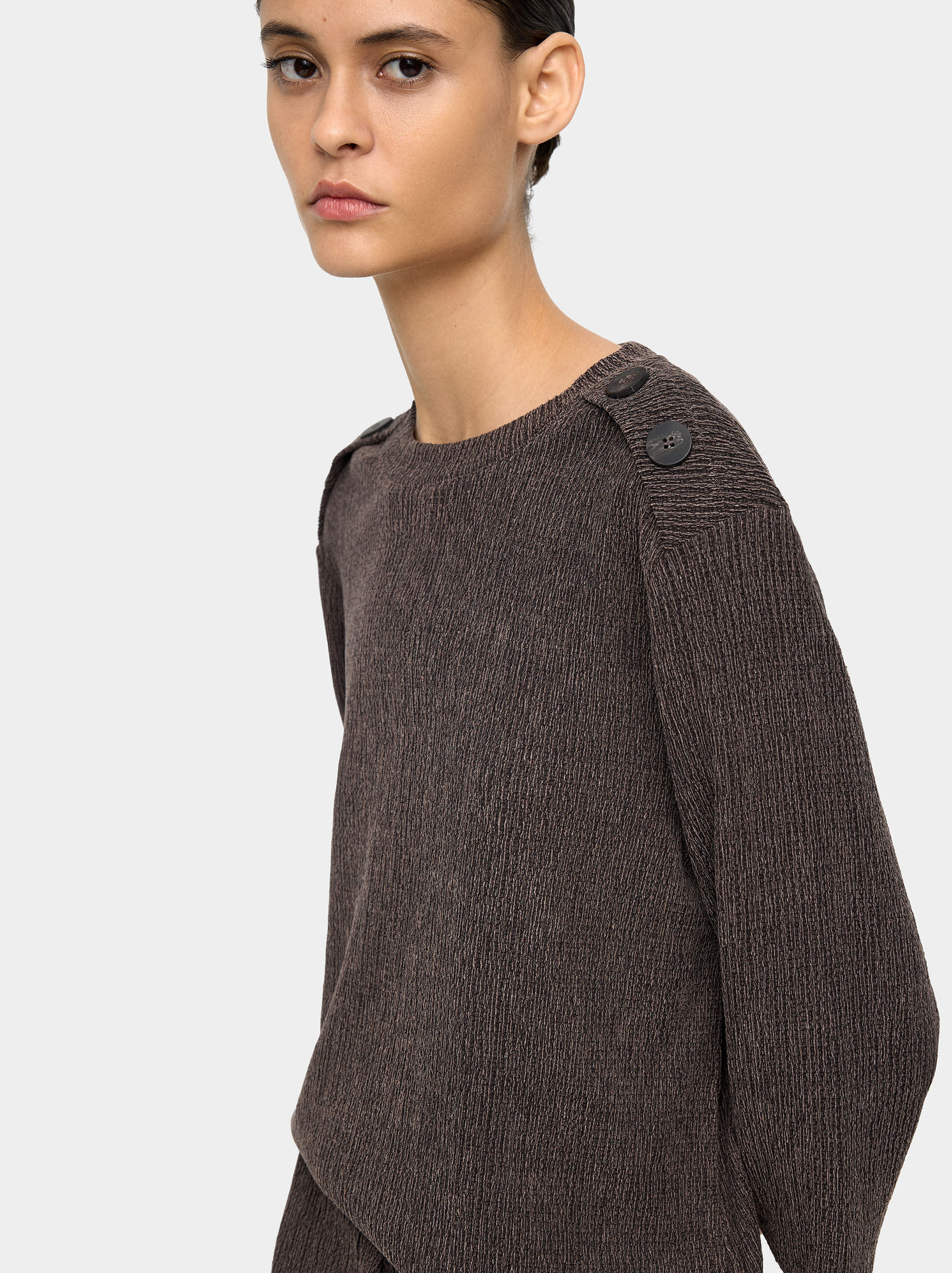 Pull texturé avec boutons sur les épaules